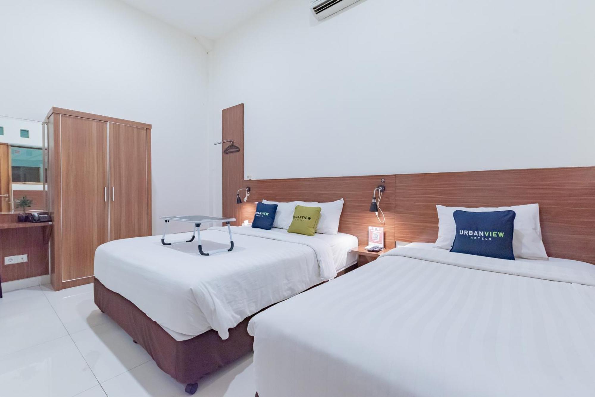Urbanview Darmo Residence Бандунг Экстерьер фото
