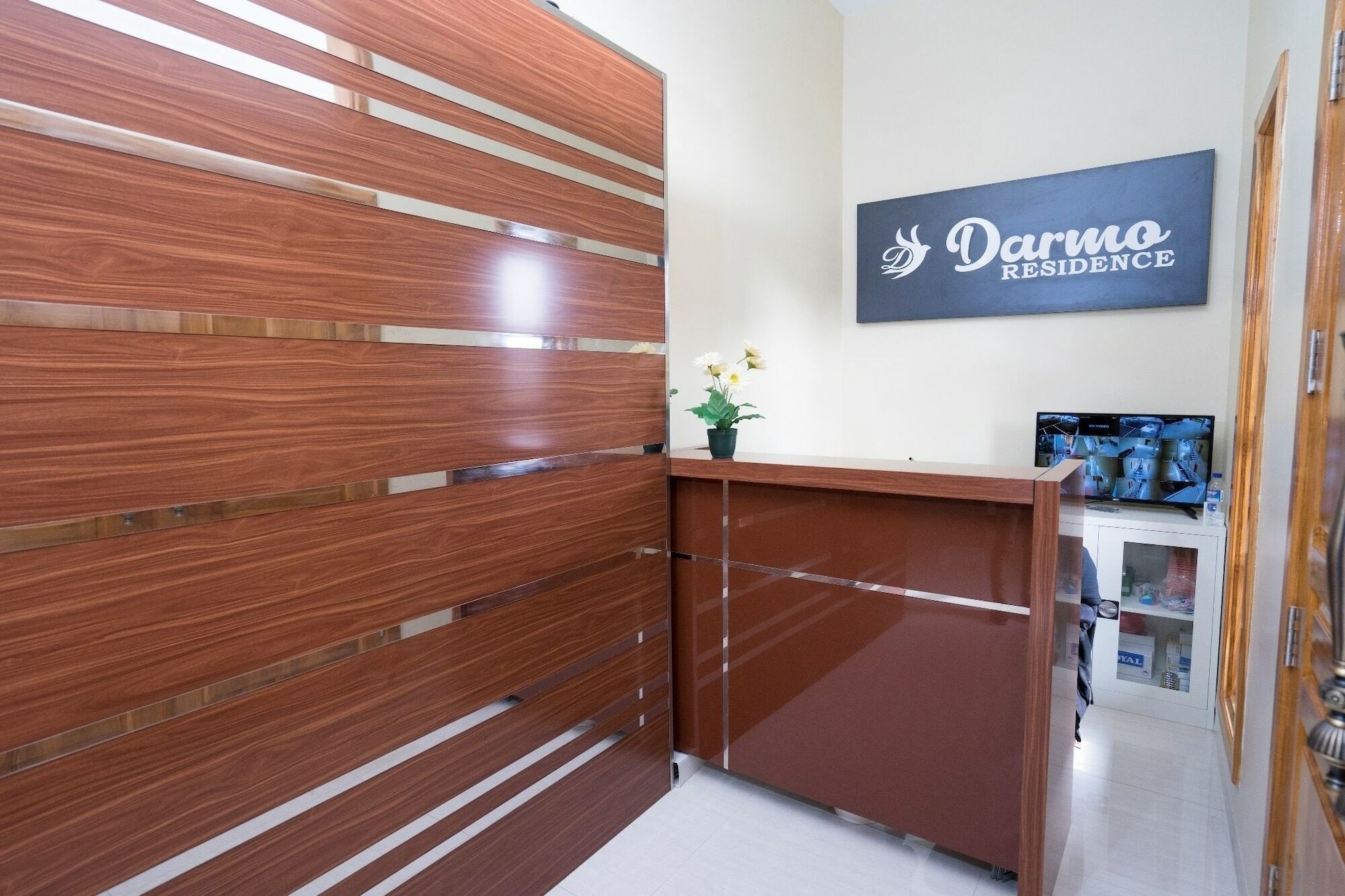 Urbanview Darmo Residence Бандунг Экстерьер фото